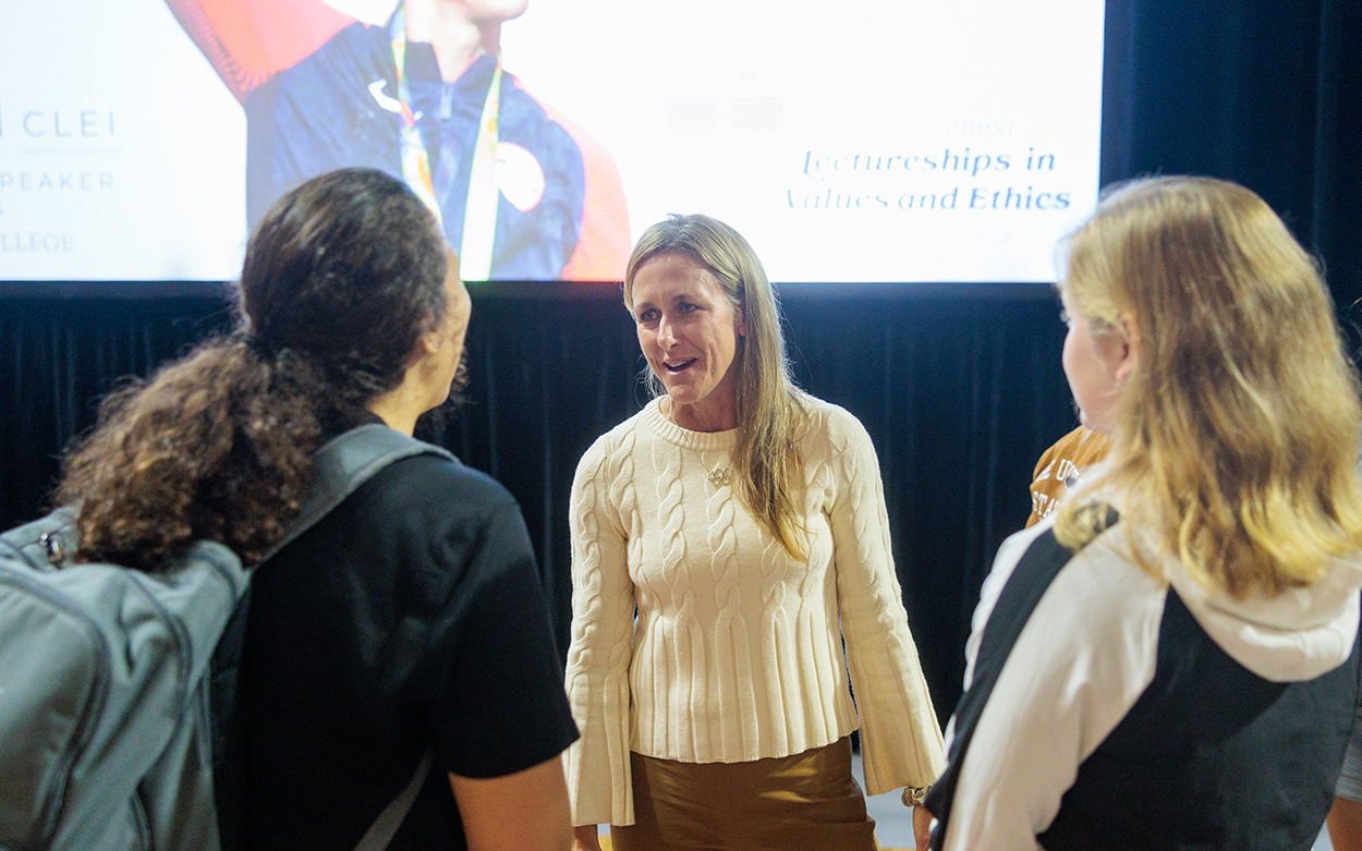 Kristin Armstrong smiles while talking with students after the event