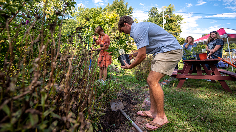 Find Your Perfect Match: Sustainable Sweatpants - THE ENVIRONMENTOR