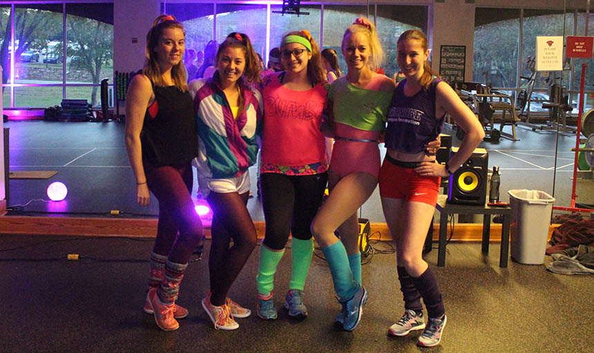 5 girls in 80s costumes