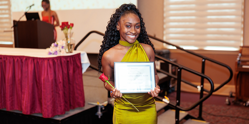 Annaya Osinuga ’23 received the Upperclassmen Award.