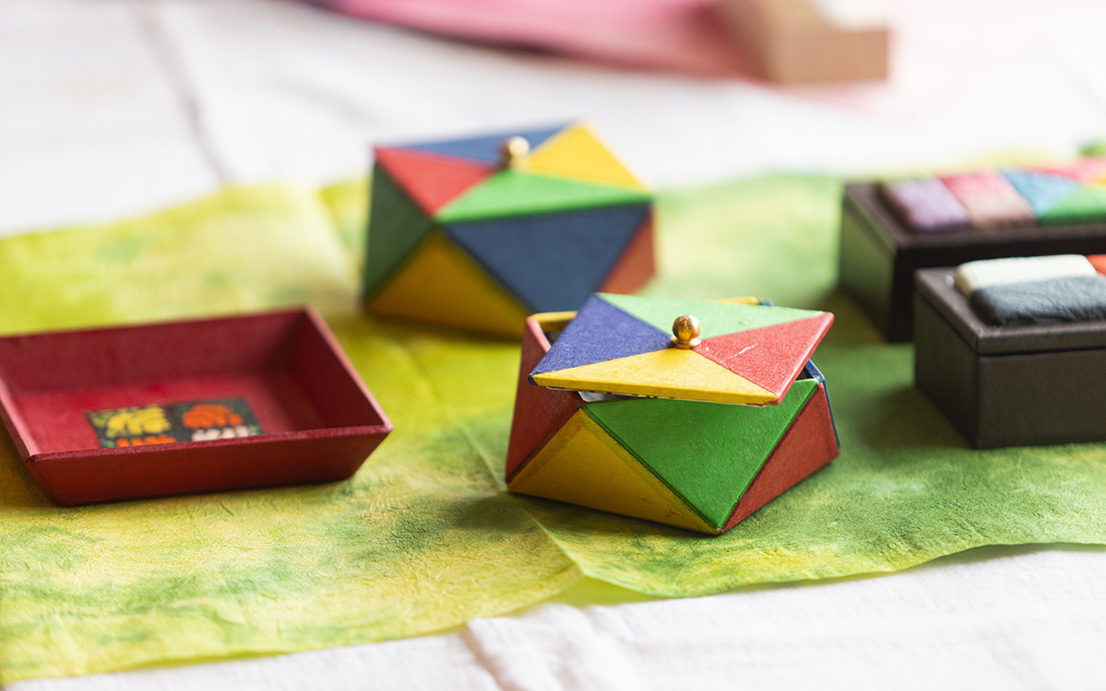 Decorative boxes made from Hanji fibers.