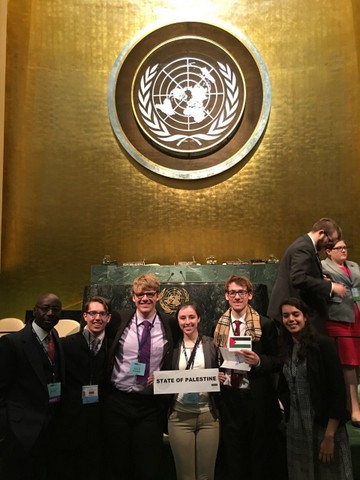 UN Students in front of the UN seal